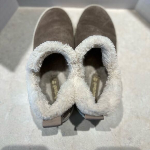 Timberland Women’s Suede Slip-On Shoes with Faux Fur Lining - Size 8, Preloved - Picture 5 of 13